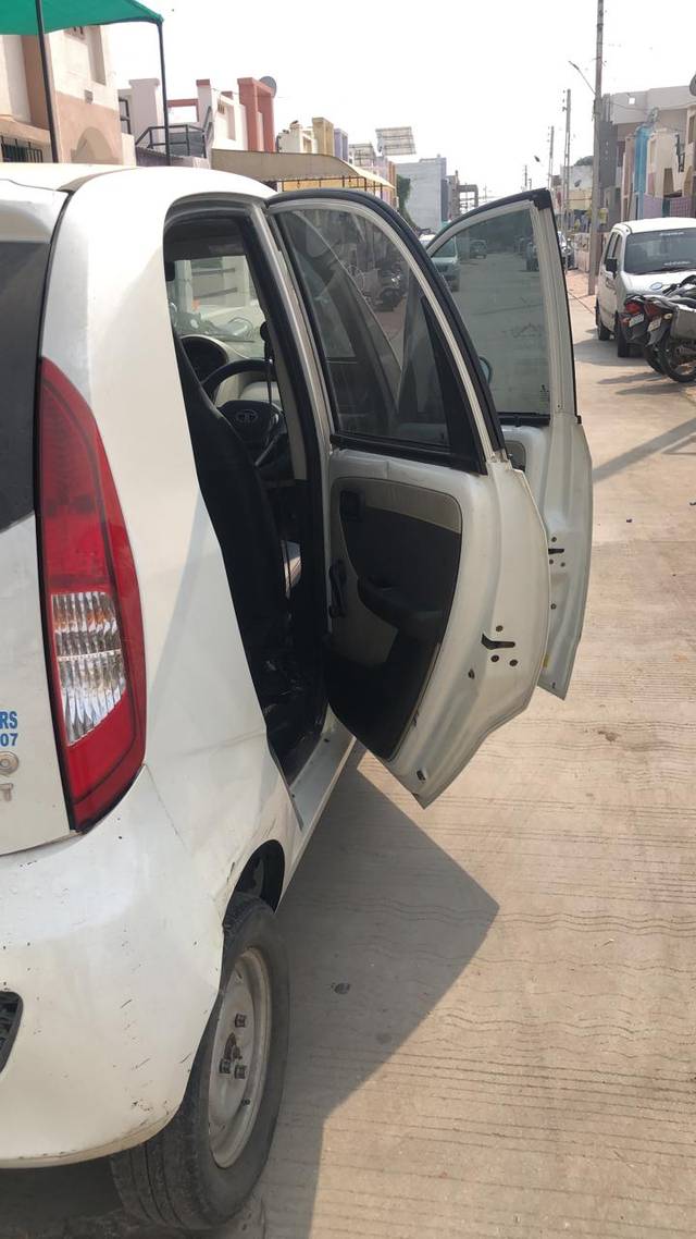 https://images10.gaadi.com/usedgaadi-sellcar/UsedCar/d2dd5912-98c6-4629-85f4-08613437b5e3/00853544-51c8-42ee-bffb-3b6a1d97d9c8.jpg?imwidth=6402
