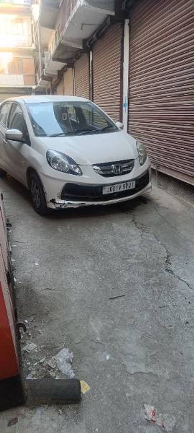 https://images10.gaadi.com/usedgaadi-sellcar/UsedCar/d2e3e471-9f48-4dba-8aa6-c64f2843ca29/8c2d918c-a057-4b23-9a2f-1c1f1bf93172.jpg?imwidth=6400