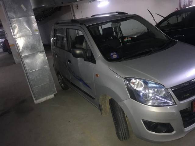 https://images10.gaadi.com/usedgaadi-sellcar/UsedCar/d2ee6823-cf52-400f-a2e4-7493264ea739/10d664f1-5b54-4f37-a635-60f48ad0ead9.jpg?imwidth=6400