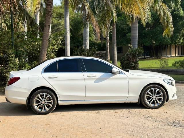 https://images10.gaadi.com/usedgaadi-sellcar/UsedCar/d2fc8e31-bcd2-41fe-b898-329873021511/6aceba44-54ba-428e-b73d-426a25a327f7.jpeg?imwidth=6401