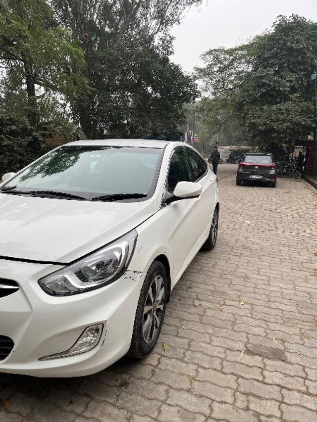 https://images10.gaadi.com/usedgaadi-sellcar/UsedCar/d30dde49-a732-4385-8417-13eb32b29e5a/f7e5a157-8825-44d8-bd23-a91ea80f8fac.jpeg?imwidth=6402