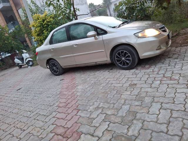 https://images10.gaadi.com/usedgaadi-sellcar/UsedCar/d327d222-3827-4bf7-81c5-5a5805769f05/efc7504f-dcee-4999-8419-98f3b5eca9b4.jpg?imwidth=6401