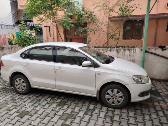 https://images10.gaadi.com/usedgaadi-sellcar/UsedCar/d3356f5b-c700-4a84-9d22-fd568860535d/cfff0c60-9439-4b73-bc4f-bb2d930bc3df.jpg?imwidth=6401