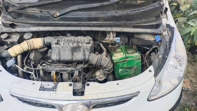 https://images10.gaadi.com/usedgaadi-sellcar/UsedCar/d344d810-9d70-41c0-bdf9-dd922c590554/b9952810-a75a-455d-9ea6-7f81cedd00a9.jpg?imwidth=6401