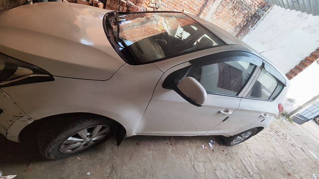 https://images10.gaadi.com/usedgaadi-sellcar/UsedCar/d3ab6c5b-24d4-4aba-809b-4a5e447dd9ec/52e5420a-af13-42a6-a214-00ef91e9164f.jpg?imwidth=6402