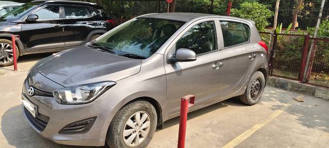 https://images10.gaadi.com/usedgaadi-sellcar/UsedCar/d3b5e136-feb2-41ad-97bd-8a855584fd8b/04d8671b-d8e2-421d-a6ed-39a06f995138.jpg?imwidth=6400