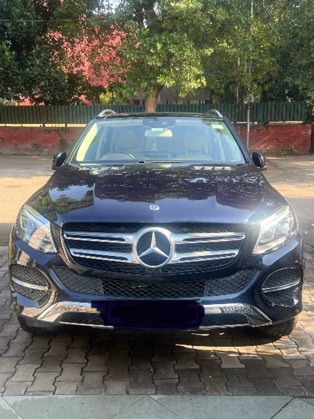 https://images10.gaadi.com/usedgaadi-sellcar/UsedCar/d3ca6394-fc4a-4733-aefc-70beee1d8471/19e5d0fd-0600-4bc6-8cf8-02953809cbbd.jpeg?imwidth=6400