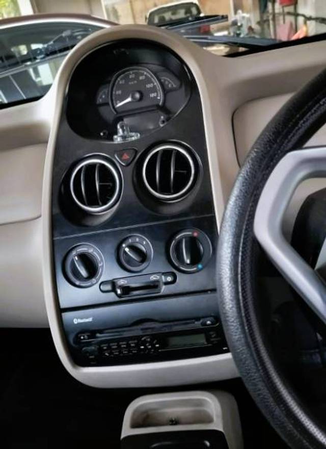 https://images10.gaadi.com/usedgaadi-sellcar/UsedCar/d408e136-823f-450b-8914-abfb6d867a75/a9b24a75-78e8-4f6b-8c91-d74a361c08bf.jpg?imwidth=6402