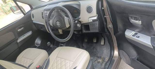 https://images10.gaadi.com/usedgaadi-sellcar/UsedCar/d4e53a5b-615a-4c61-9ffb-5e8d5c3f03e3/7f7406ba-6944-4ce2-832d-1a5030552259.jpg?imwidth=6402