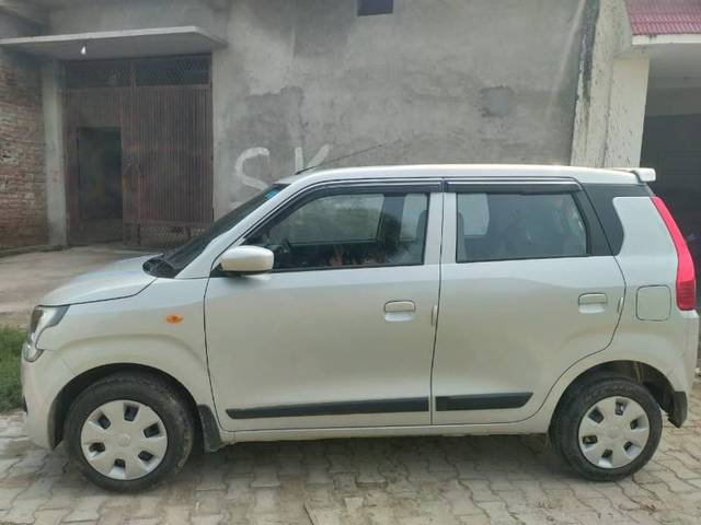 https://images10.gaadi.com/usedgaadi-sellcar/UsedCar/d4f059f8-0348-4405-be50-305f87d61042/22ce76d4-0423-40ab-8cfe-81d18dd60a86.jpg?imwidth=6402