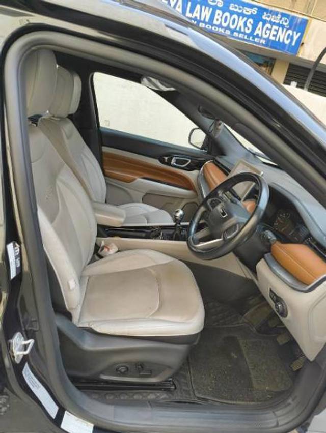 https://images10.gaadi.com/usedgaadi-sellcar/UsedCar/d5003495a/9e6a9c5b-594c-4f50-9dc3-5eaeec39dff6.jpg?imwidth=6401