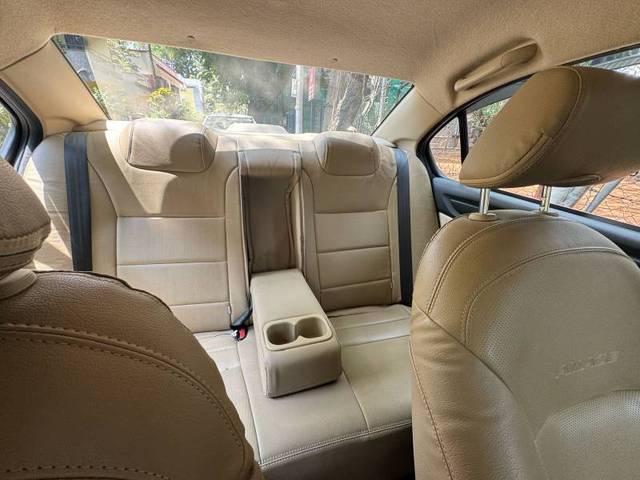 https://images10.gaadi.com/usedgaadi-sellcar/UsedCar/d501913ca/31d01f07-d260-4815-a570-1fcc30912822.jpeg?imwidth=6401