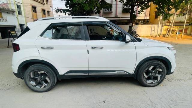 https://images10.gaadi.com/usedgaadi-sellcar/UsedCar/d50195b4a/c325442c-0949-4ea3-8c3b-4a213f4b7065.jpg?imwidth=6400