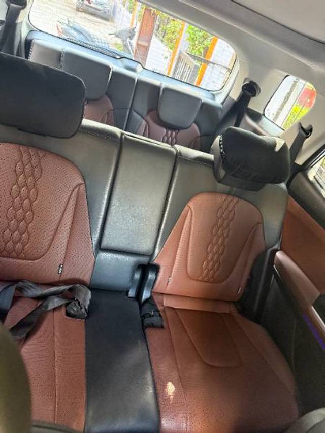 https://images10.gaadi.com/usedgaadi-sellcar/UsedCar/d5044e64a/770cb8d8-d8a0-44b6-8681-83349f765bb7.jpg?imwidth=6402