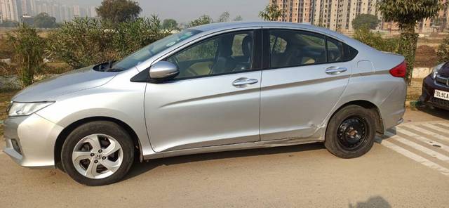 https://images10.gaadi.com/usedgaadi-sellcar/UsedCar/d505d199a/5b056a3f-6136-493b-8a25-3d72c784ce95.jpeg?imwidth=6402