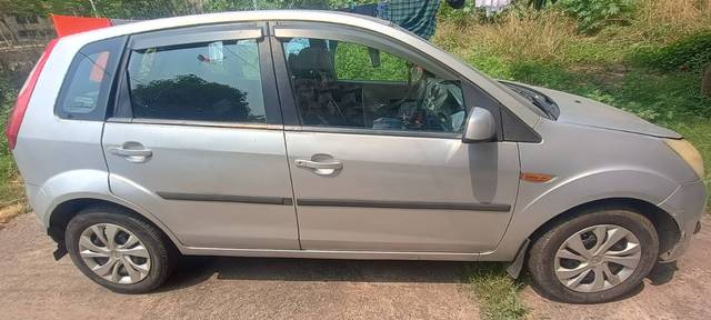 https://images10.gaadi.com/usedgaadi-sellcar/UsedCar/d505d2f2a/0f71b6ca-efa7-4d10-959b-9e900b85b6f1.jpg?imwidth=6401