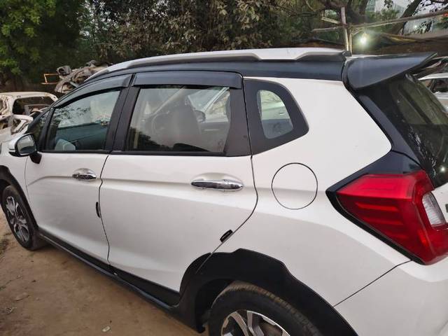 https://images10.gaadi.com/usedgaadi-sellcar/UsedCar/d5064629a/8e16bc81-87f0-4e34-9fb4-5e8756e5269c.jpg?imwidth=6402