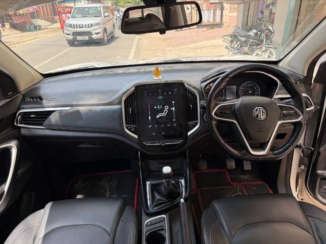https://images10.gaadi.com/usedgaadi-sellcar/UsedCar/d506ee12a/44ce7c5d-e8ed-4cdd-be6d-54831a57a6a0.jpeg?imwidth=6401