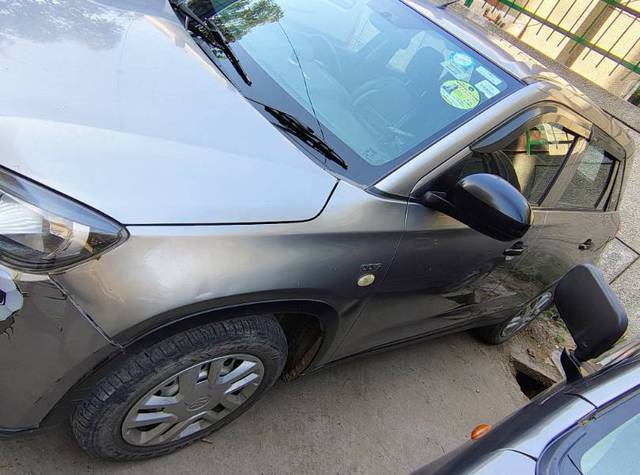 https://images10.gaadi.com/usedgaadi-sellcar/UsedCar/d507008ca/0197ef78-ef54-4c96-abff-b491e0a491ed.jpg?imwidth=6402