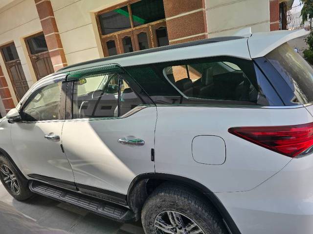 https://images10.gaadi.com/usedgaadi-sellcar/UsedCar/d5072e48a/ae3bcde6-7b89-4c7c-b1d5-a26e90ba9c6d.jpg?imwidth=6402
