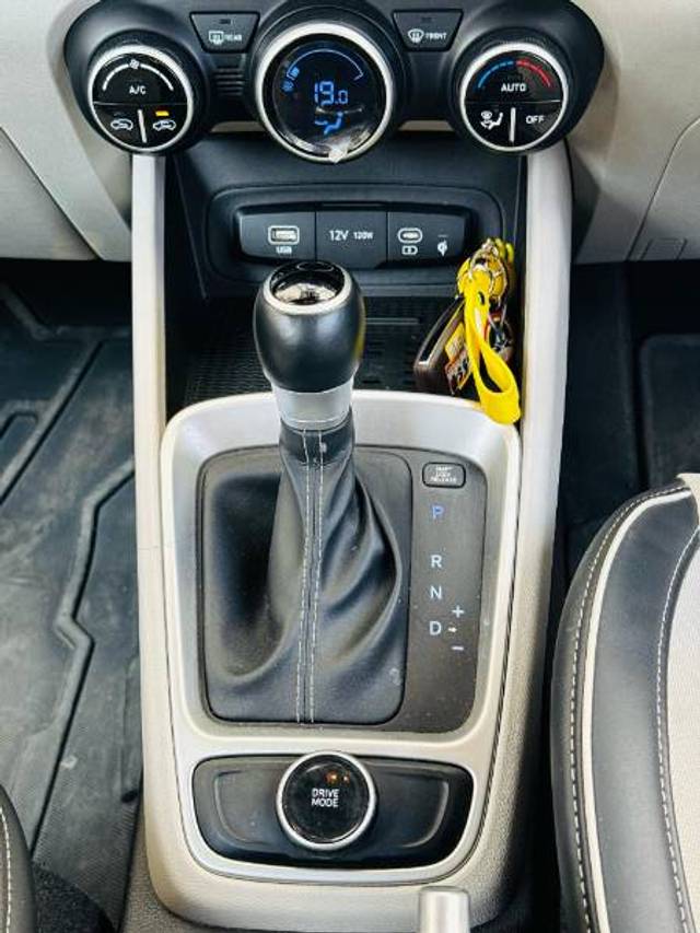 https://images10.gaadi.com/usedgaadi-sellcar/UsedCar/d5092186a/a7156709-eb02-4e74-9275-4be21e6558b9.jpg?imwidth=6402