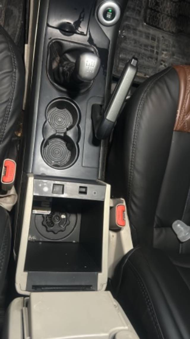 https://images10.gaadi.com/usedgaadi-sellcar/UsedCar/d50976bba/4824b282-c4de-48f1-95b8-8177a8282b66.jpeg?imwidth=6402