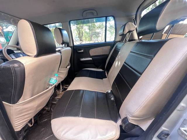 https://images10.gaadi.com/usedgaadi-sellcar/UsedCar/d509bc82a/674f6a76-8492-48be-8a94-9af97cf5791f.jpg?imwidth=6401