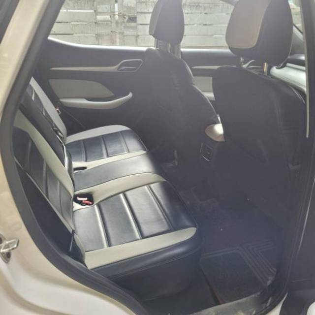 https://images10.gaadi.com/usedgaadi-sellcar/UsedCar/d50a6609a/886365e9-954d-4c25-be15-e5e26ebd3435.jpeg?imwidth=6401