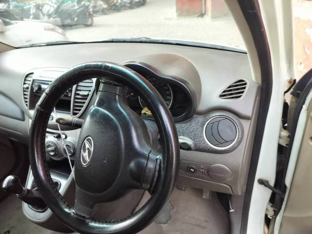 https://images10.gaadi.com/usedgaadi-sellcar/UsedCar/d50b089ba/cace33bd-249d-4eea-a7cf-bdc7ad9dcae2.jpg?imwidth=6401