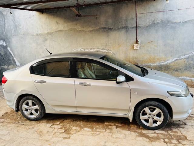 https://images10.gaadi.com/usedgaadi-sellcar/UsedCar/d50d5c3da/c5601c93-0373-4789-8eb9-738d0ac6328a.jpeg?imwidth=6400