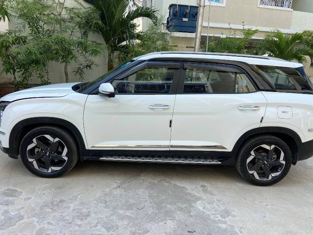 https://images10.gaadi.com/usedgaadi-sellcar/UsedCar/d50ee2e9a/9fa3a88f-3a7a-429f-b1b2-352d65296244.jpeg?imwidth=6401