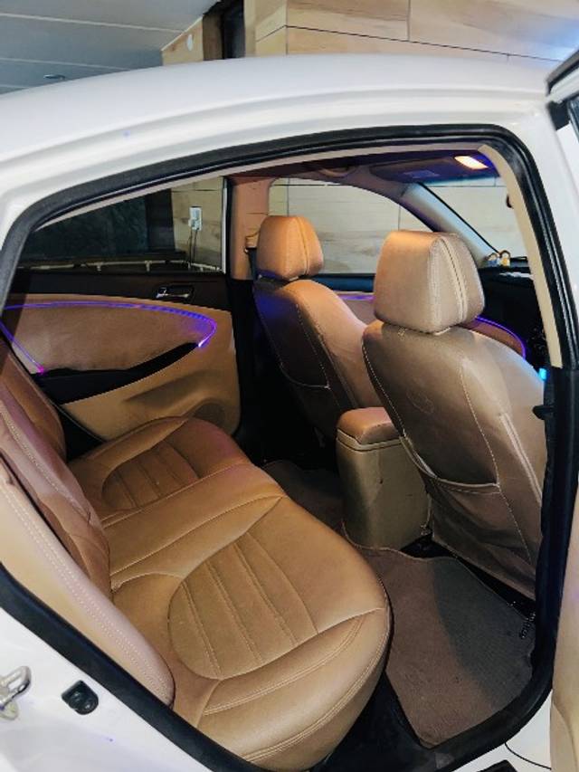 https://images10.gaadi.com/usedgaadi-sellcar/UsedCar/d50f143da/2c12b628-b7f9-4acd-a5d8-ce98e80a671d.jpeg?imwidth=6402