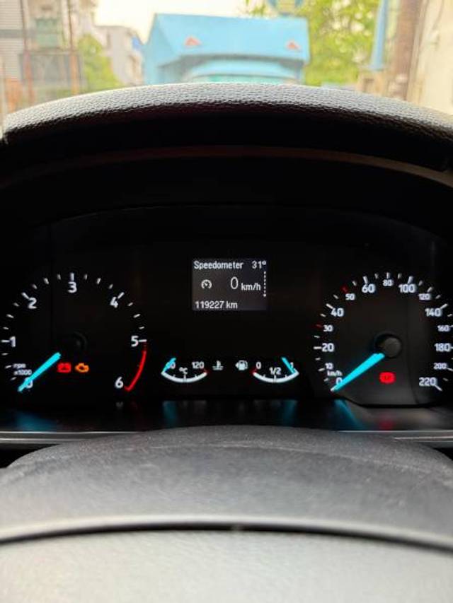 https://images10.gaadi.com/usedgaadi-sellcar/UsedCar/d50f1a73a/940cc1e4-36dd-44fe-87fe-22f2efe8ee3a.jpg?imwidth=6401