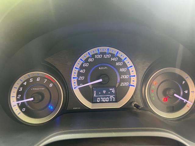 https://images10.gaadi.com/usedgaadi-sellcar/UsedCar/d510d524a/6521abf8-12b9-4f70-a990-548d19609c6e.jpeg?imwidth=6402