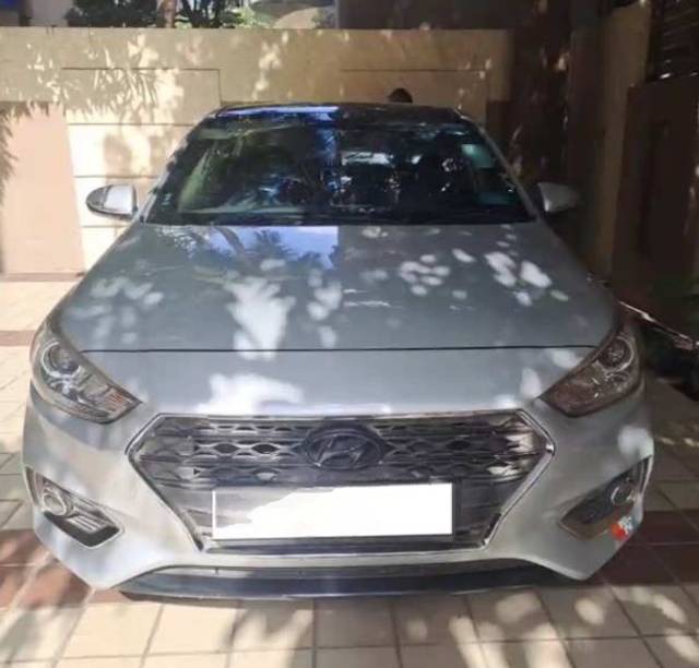 https://images10.gaadi.com/usedgaadi-sellcar/UsedCar/d5143deca/1dc08d79-c8ed-4d50-b4dc-5b805d47ca0e.jpeg?imwidth=6400