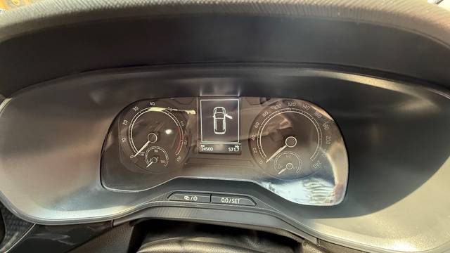 https://images10.gaadi.com/usedgaadi-sellcar/UsedCar/d514ee06a/ac141ae5-c272-4411-b5a9-25a185c78a6a.jpeg?imwidth=6402
