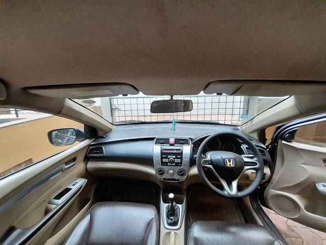 https://images10.gaadi.com/usedgaadi-sellcar/UsedCar/d51570c0a/63f63fcc-6424-4689-895a-79a02adbd417.jpg?imwidth=6401