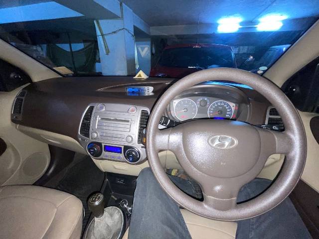 https://images10.gaadi.com/usedgaadi-sellcar/UsedCar/d5173b9ba/82eed69a-536f-4caf-b0e4-d9fffc1787aa.jpeg?imwidth=6401