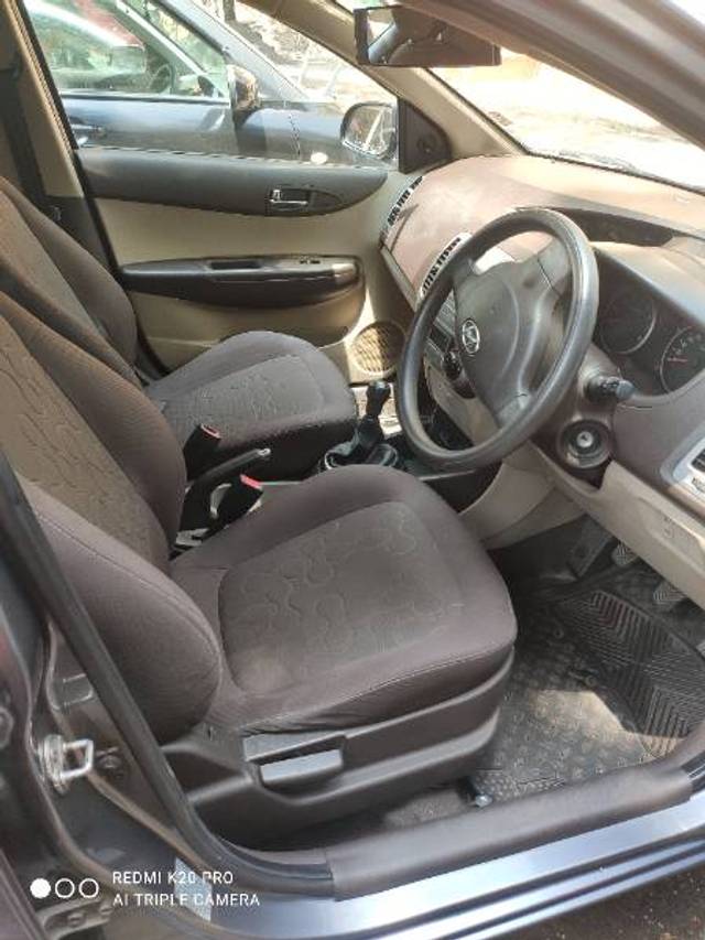 https://images10.gaadi.com/usedgaadi-sellcar/UsedCar/d5179616a/b6b19a24-038c-47a0-90d3-1cbaf8512622.jpg?imwidth=6402