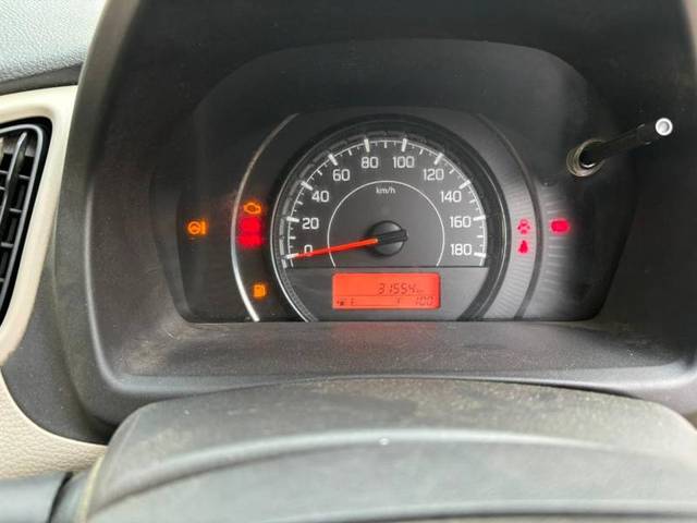 https://images10.gaadi.com/usedgaadi-sellcar/UsedCar/d517ff9ea/5572d2e7-0704-4dc1-a8da-da7ed0dc98d8.jpg?imwidth=6402