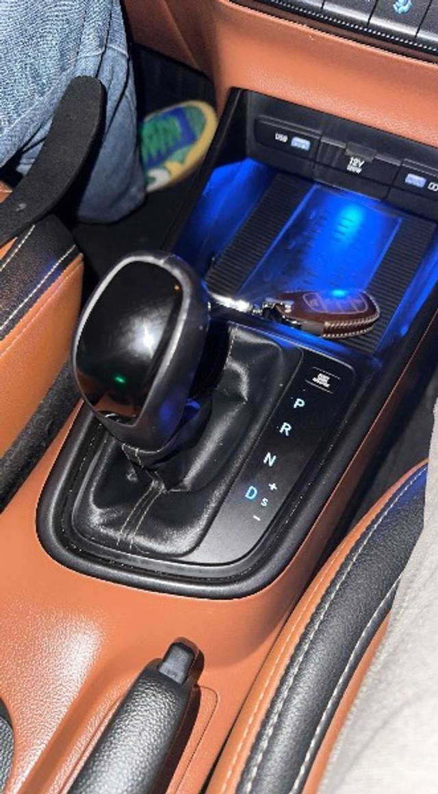 https://images10.gaadi.com/usedgaadi-sellcar/UsedCar/d5189061a/9ffac953-8e88-4db6-8dd3-8f94118301c2.jpeg?imwidth=6401