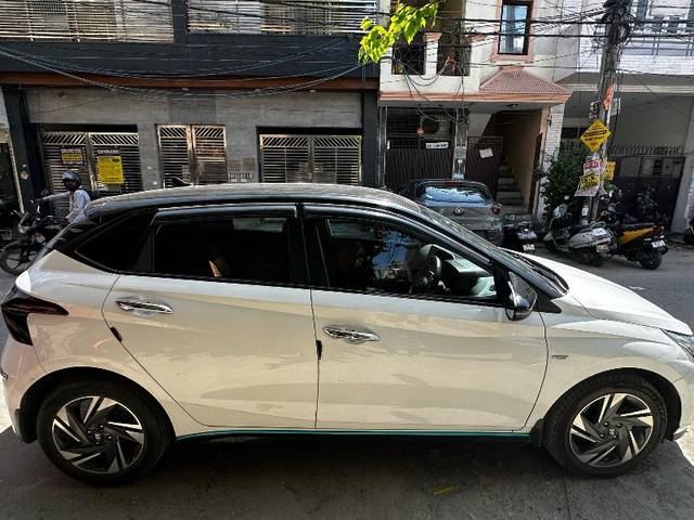 https://images10.gaadi.com/usedgaadi-sellcar/UsedCar/d5189061a/b3fe6855-a4ca-45bc-b4d3-509477e89231.jpeg?imwidth=6400