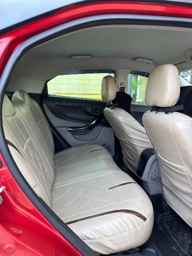 https://images10.gaadi.com/usedgaadi-sellcar/UsedCar/d51b7cdca/961f4bcf-d7ed-43f4-bacc-5fd4ee4a0db7.jpg?imwidth=6401