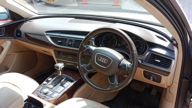 https://images10.gaadi.com/usedgaadi-sellcar/UsedCar/d51e8bb0a/48d5d644-b99e-459f-a67c-c6338c3a9ac1.jpeg?imwidth=6401