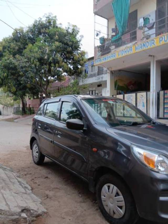 https://images10.gaadi.com/usedgaadi-sellcar/UsedCar/d51ee74ca/570d12e9-cddf-4d1e-8d62-f2224b84a643.jpeg?imwidth=6402