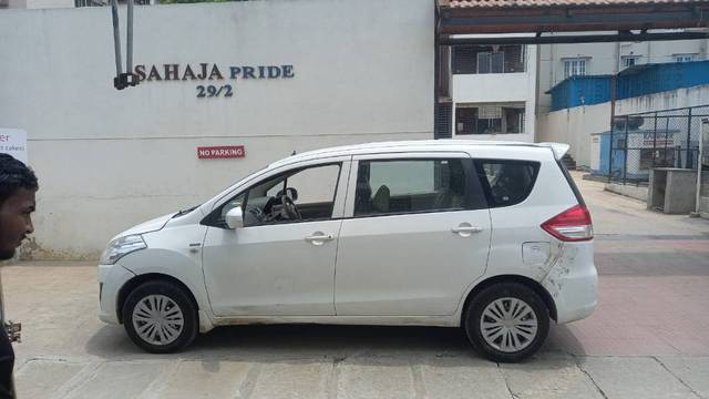 https://images10.gaadi.com/usedgaadi-sellcar/UsedCar/d5219cf1a/da0cf5ed-62a9-445f-b825-cb4fe2470014.jpg?imwidth=6400