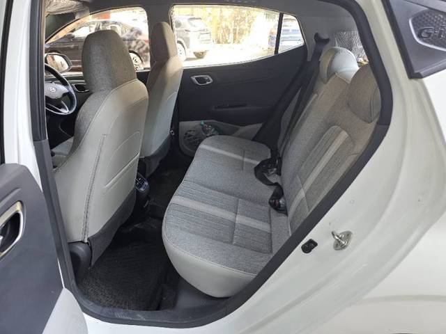 https://images10.gaadi.com/usedgaadi-sellcar/UsedCar/d522413ba/6643df86-0f7a-4661-b3c7-31ce9af59398.jpg?imwidth=6402