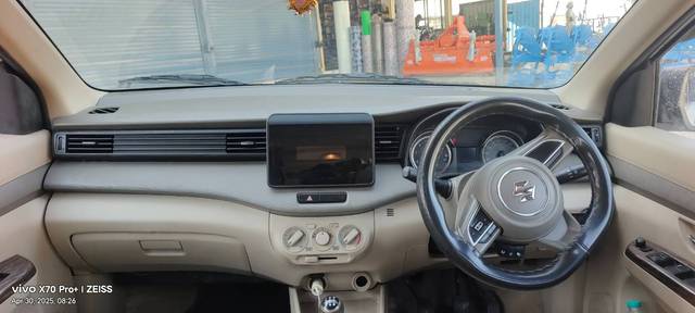 https://images10.gaadi.com/usedgaadi-sellcar/UsedCar/d522782fa/4880aa12-8ff6-40ac-a8c2-b4f1a40e0e8c.jpg?imwidth=6401