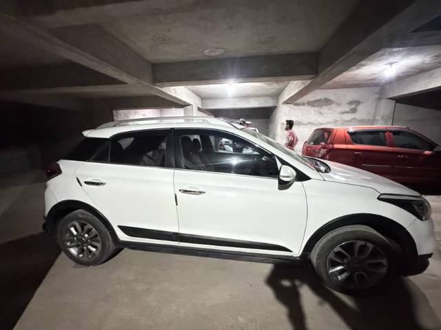 https://images10.gaadi.com/usedgaadi-sellcar/UsedCar/d5228635a/77edc646-36e5-4947-9b6c-80ab7049c9d3.jpg?imwidth=6401