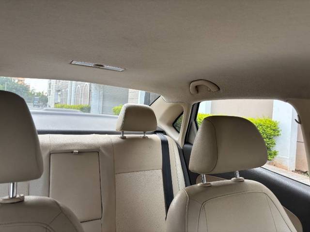 https://images10.gaadi.com/usedgaadi-sellcar/UsedCar/d522b028a/0b40dd01-22be-42e9-995a-854f3457224a.jpg?imwidth=6401